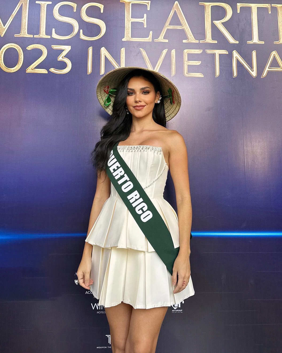 Sau những hoạt động đầu tiên của cuộc thi, các chuyên trang sắc đẹp cũng đã bắt đầu điểm danh những thí sinh nổi bật nhất. Đại diện Puerto Rico – Victoria Arocho đang được xem là ứng viên sáng giá cho vương miện Hoa hậu Trái Đất 2023. Người đẹp năm nay 20 tuổi, nhan sắc quyến rũ đậm chất Latinh.