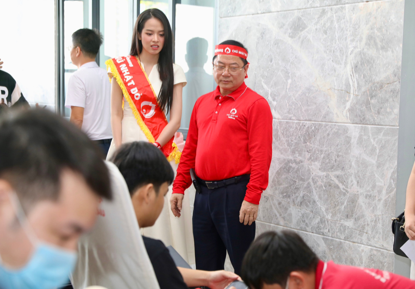 "Những sự kiện như Chủ Nhật Đỏ là điểm sáng của phong trào hiến máu tình nguyện trong giới trẻ, mang lại nhiều ý nghĩa nhân văn tốt đẹp với tất cả mọi người", Khánh Linh nói.