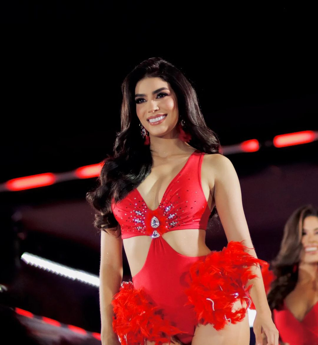 Sau khi theo dõi đêm bán kết, nhiều khán giả dành lời khen cho chất lượng đồng đều của dàn thí sinh năm nay. Các người đẹp đều có vóc dáng cân đối, gợi cảm và kỹ năng trình diễn ấn tượng. Nhiều người trong số họ là thí sinh từng tham gia nhiều cuộc thi sắc đẹp, có ê-kíp chuyên nghiệp và lượng fan đông đảo.