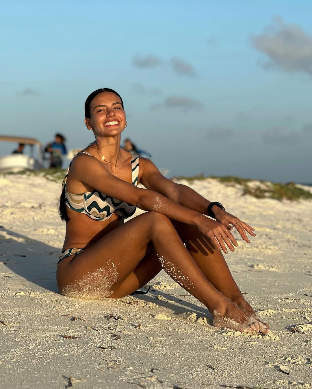 Rời xa gia đình từ nhỏ để lập nghiệp và tạo nên thương hiệu giày dép của riêng mình, Daniela Celis đã gặp không ít khó khăn. Tuy nhiên, phương châm sống của cô là: “Bạn không cần phải lo lắng, bạn phải tự chăm sóc bản thân mình”.