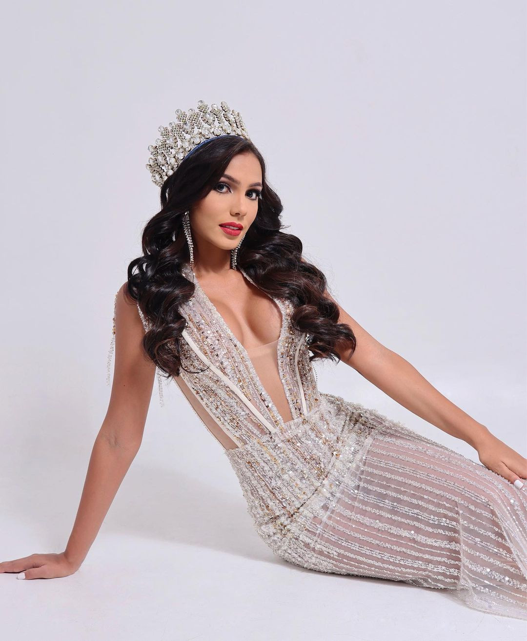 Người đẹp tin tưởng vào vẻ đẹp truyền cảm hứng và tin vào giáo dục như một công cụ để trao quyền. Đó cũng là công việc hàng ngày của cô với tư cách là một bác sĩ và giáo sư đại học. "Tôi muốn truyền cảm hứng và nâng cao ý tưởng của mình, để lời nói của tôi có thể lan tỏa và đóng góp cho sự phát triển đất nước tôi", cô nói.