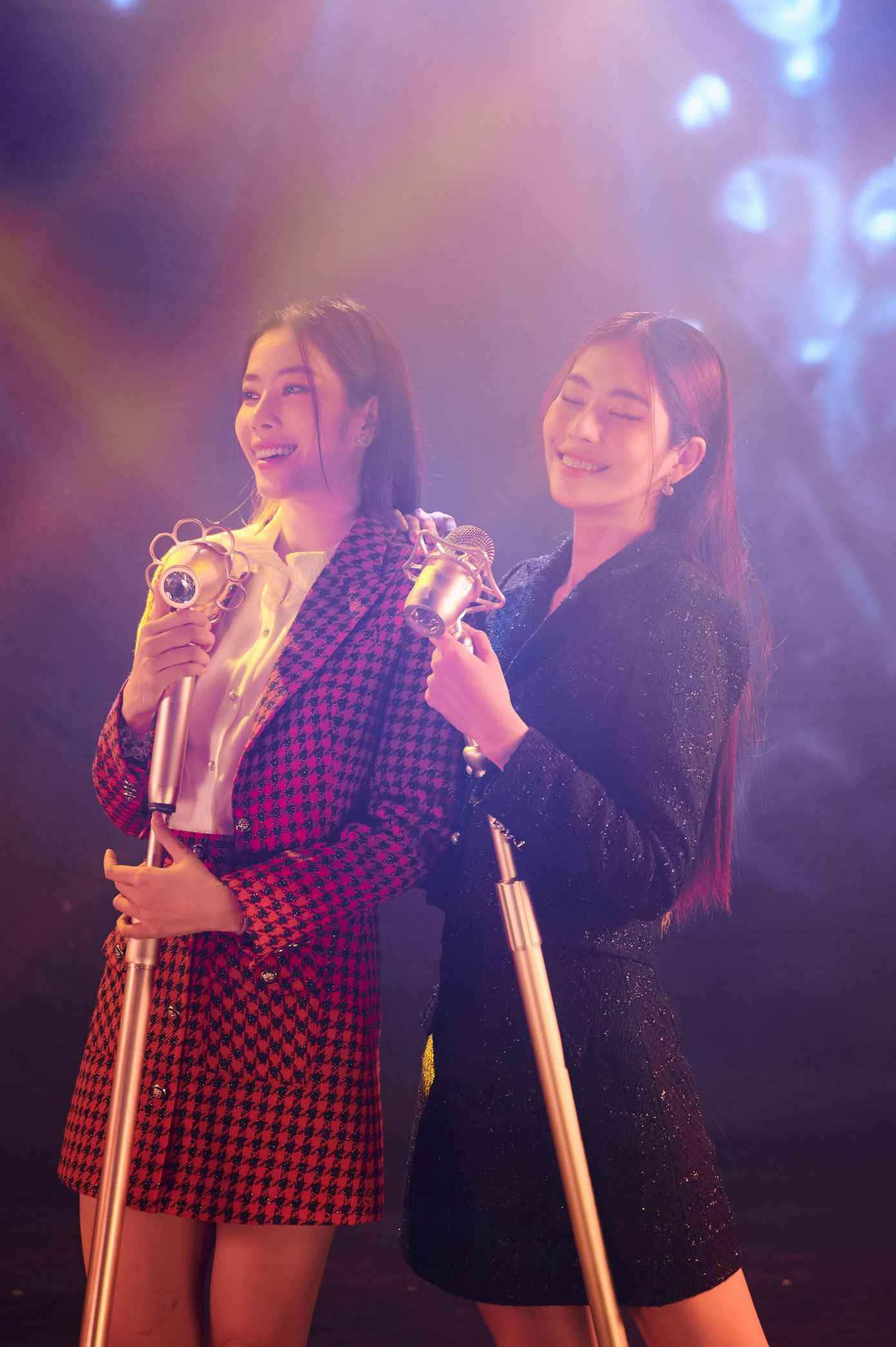 Nam Anh - Nam Em kết hợp ăn ý trong MV.