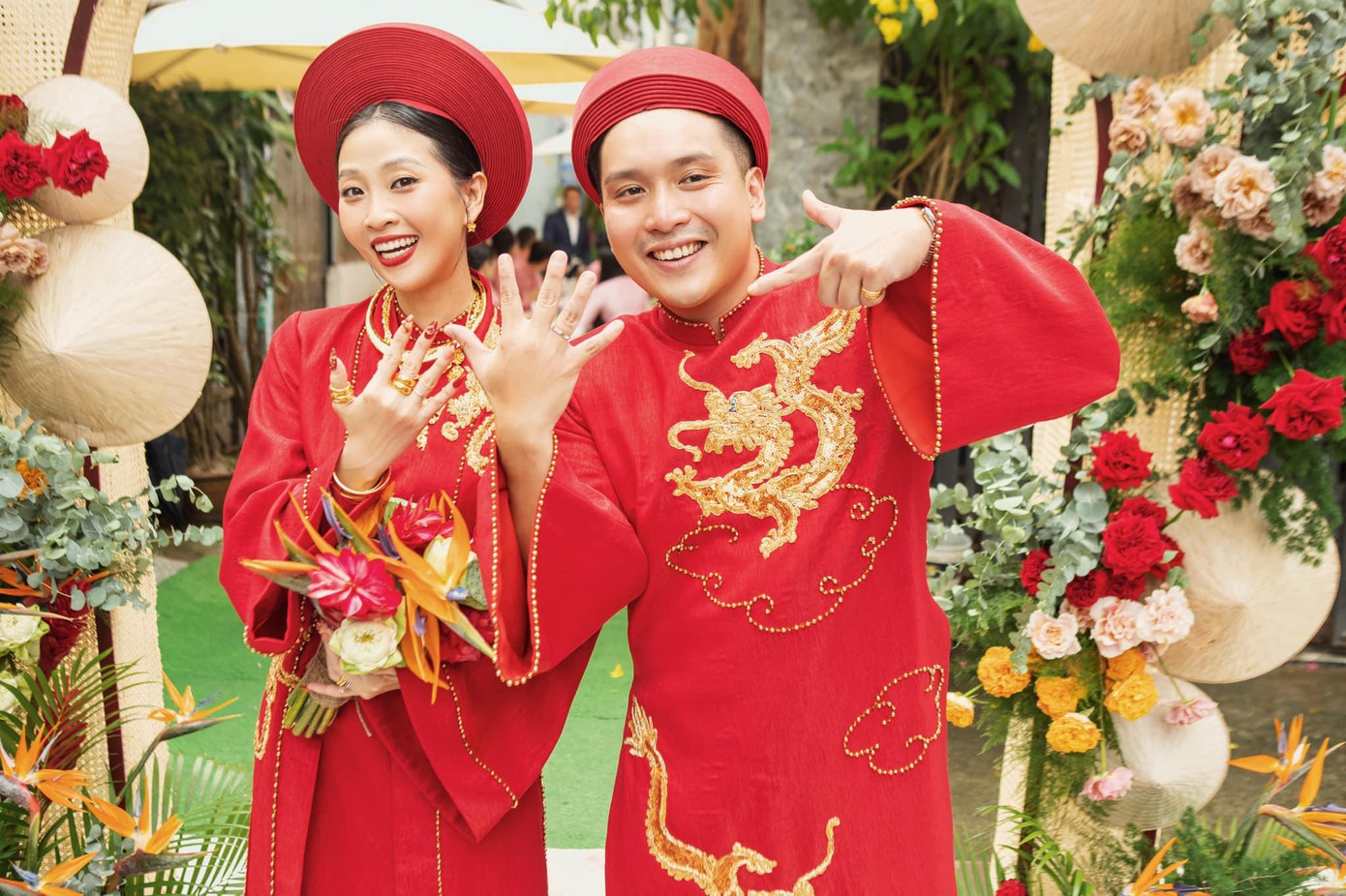 Tà áo dài mang đậm phong cách truyền thống thời xưa. Ảnh: FBNV Tà áo dài mang đậm phong cách truyền thống thời xưa. Ảnh: FBNV