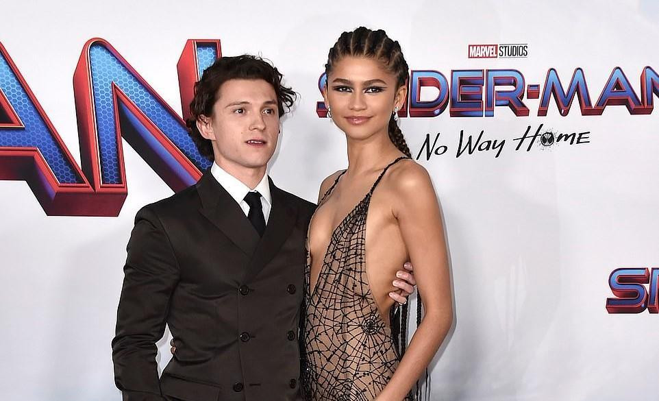 Mẹ của Zendaya đang có ý bác bỏ tin đồn con gái và Tom Holland đính hôn? Mẹ của Zendaya đang có ý bác bỏ tin đồn con gái và Tom Holland đính hôn?