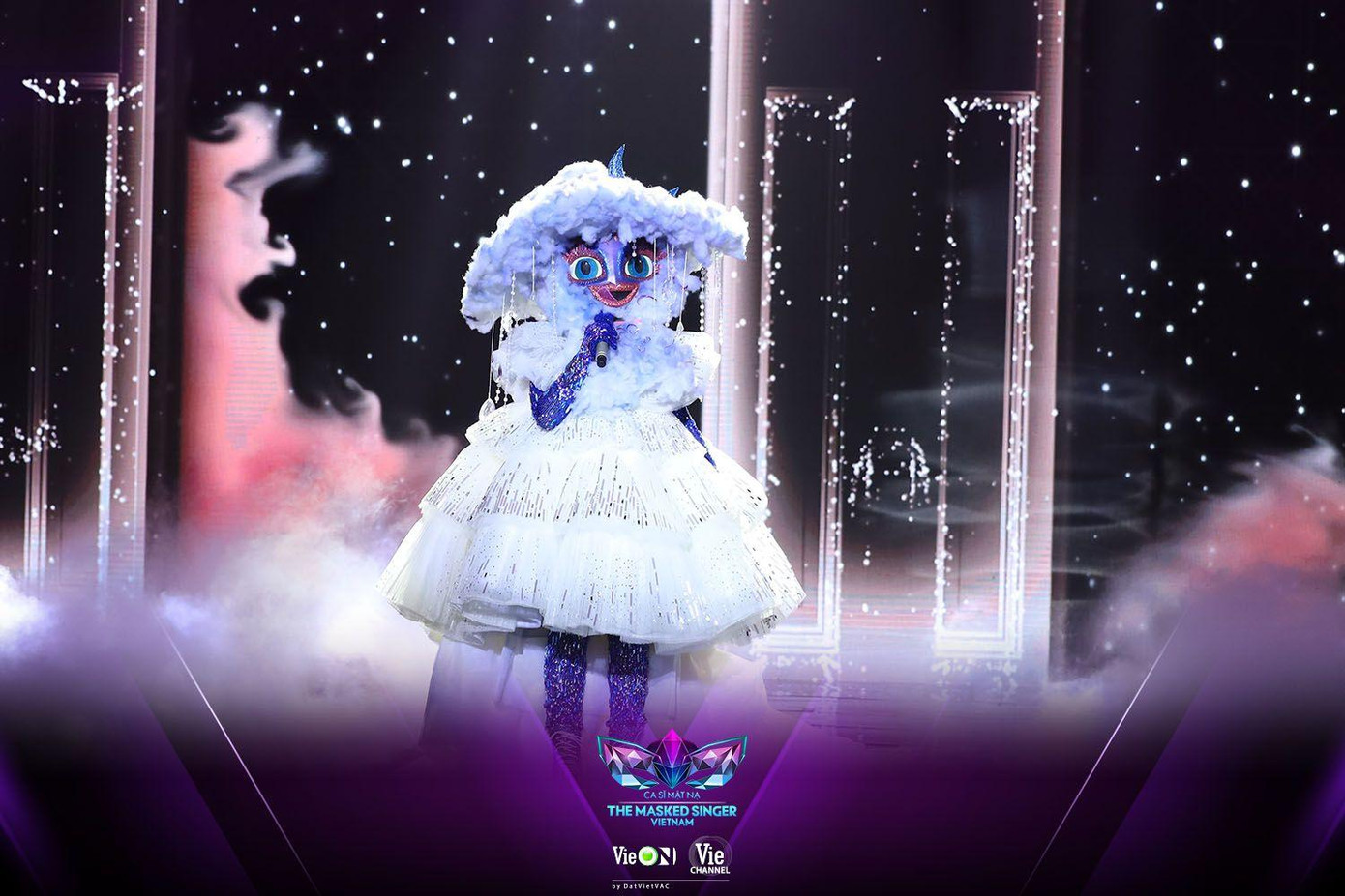 Sân khấu trong tập 12 của Lady Mây được chuẩn bị một cách rất chỉn chu và hoành tráng.