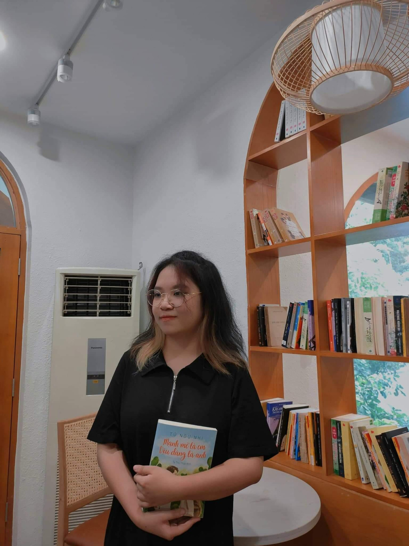 Từ đó Hà Thư luôn dắt túi 50K tiền mặt để tránh những trường hợp tương tự. Ảnh: NVCC Từ đó Hà Thư luôn dắt túi 50K tiền mặt để tránh những trường hợp tương tự. Ảnh: NVCC