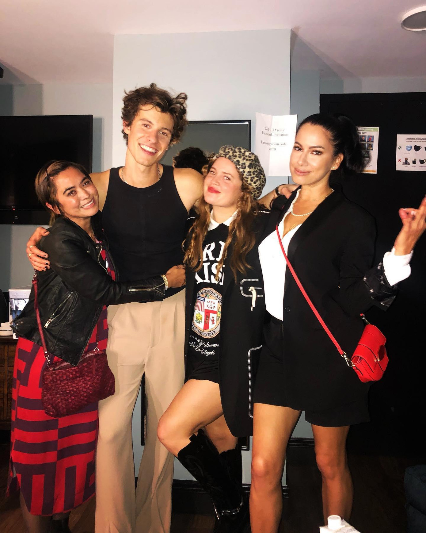 Bác sĩ Jocelyne Miranda đã quen biết Shawn Mendes khá lâu. Bác sĩ Jocelyne Miranda đã quen biết Shawn Mendes khá lâu.