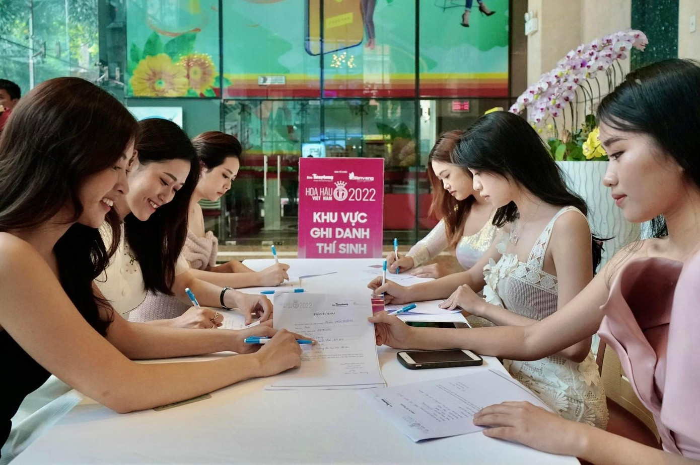 Dàn thí sinh khu vực phía Nam ghi danh tại Hoa hậu Việt Nam 2022. Ảnh: Tiền Phong Online. Dàn thí sinh khu vực phía Nam ghi danh tại Hoa hậu Việt Nam 2022. Ảnh: Tiền Phong Online.