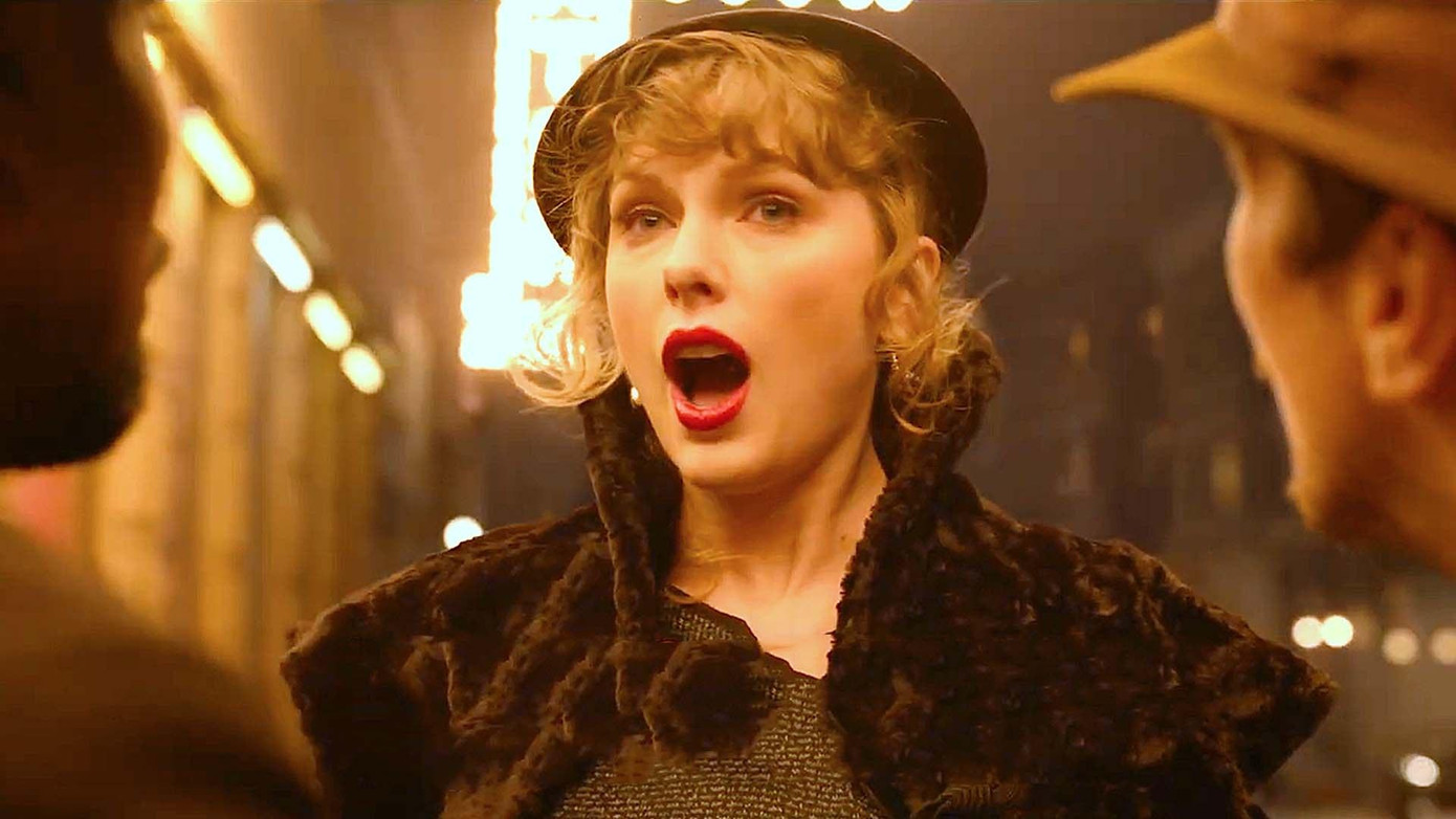 Vai diễn “siêu phụ" của Taylor Swift trong "Amsterdam" trở thành meme mới trên mạng xã hội. Vai diễn “siêu phụ" của Taylor Swift trong "Amsterdam" trở thành meme mới trên mạng xã hội.