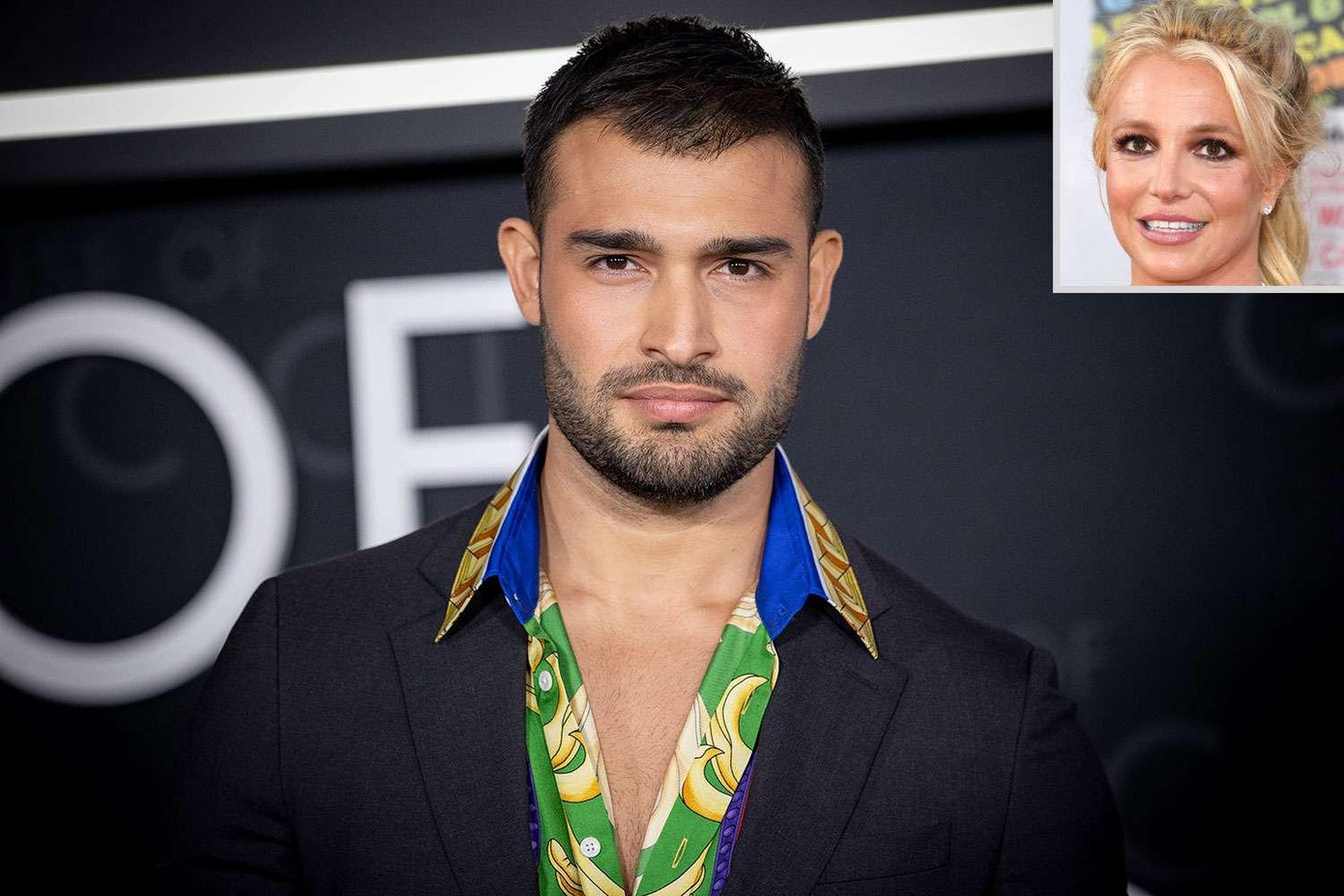 Công việc người mẫu của Sam đòi hỏi sự góp mặt thường xuyên trên thảm đỏ. Công việc người mẫu của Sam đòi hỏi sự góp mặt thường xuyên trên thảm đỏ.