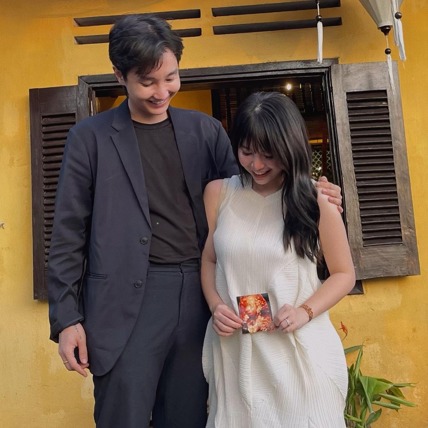 Cặp đôi nhận được nhiều lời chúc phúc từ cộng đồng mạng.