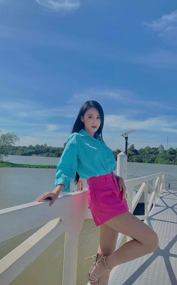 Ngọc Hằng không ngần ngại thử mình trong nhiều phong cách thời trang khác nhau.