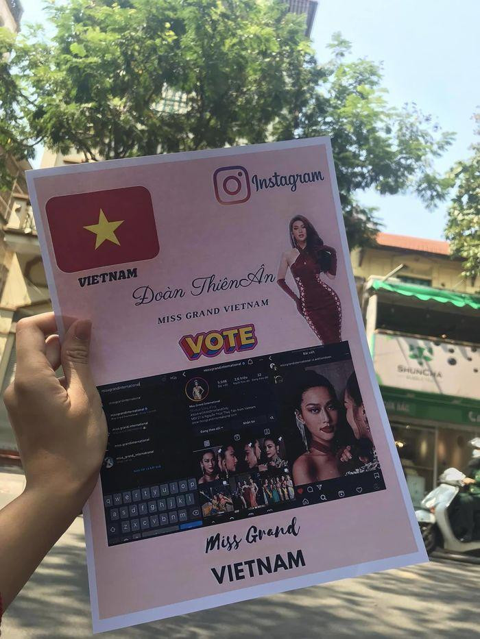 Hình ảnh Thiên Ân kèm mã QR bài viết được người hâm mộ chuẩn bị để kêu gọi.