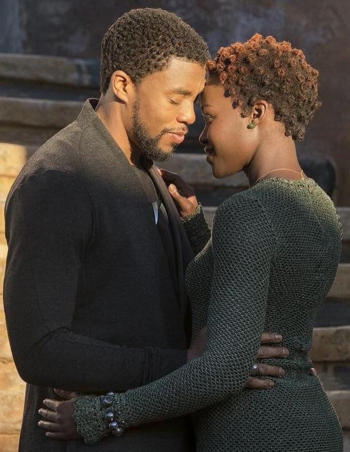 Cảnh hôn đầy ngọt ngào của T'Challa và Nakia cũng từng bị cắt khi công chiếu tại Kuwait. Cảnh hôn đầy ngọt ngào của T'Challa và Nakia cũng từng bị cắt khi công chiếu tại Kuwait.