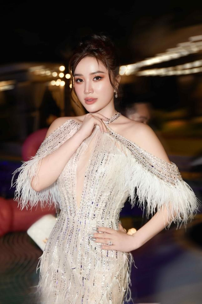 Bảo Thy khẳng định bản thân không có ý nghĩ giật hit của bất kỳ một ca sĩ nào.