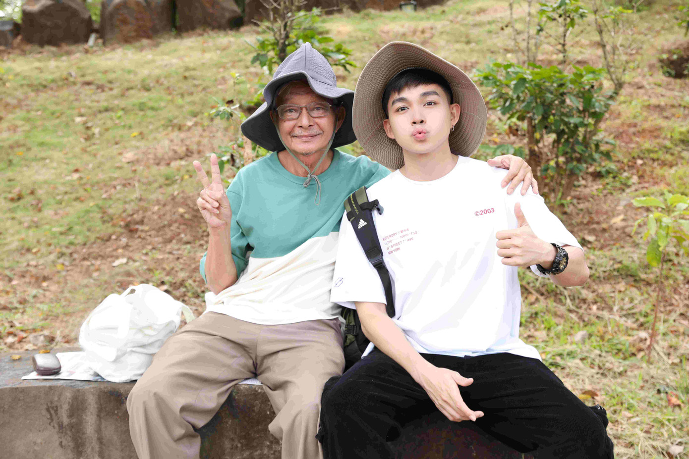 Không chỉ trong MV 1900 hồi đó, bố cũng là một “nhân vật” đặc biệt sẽ góp mặt xuyên suốt trong các dự án tiếp theo của Jun Phạm.