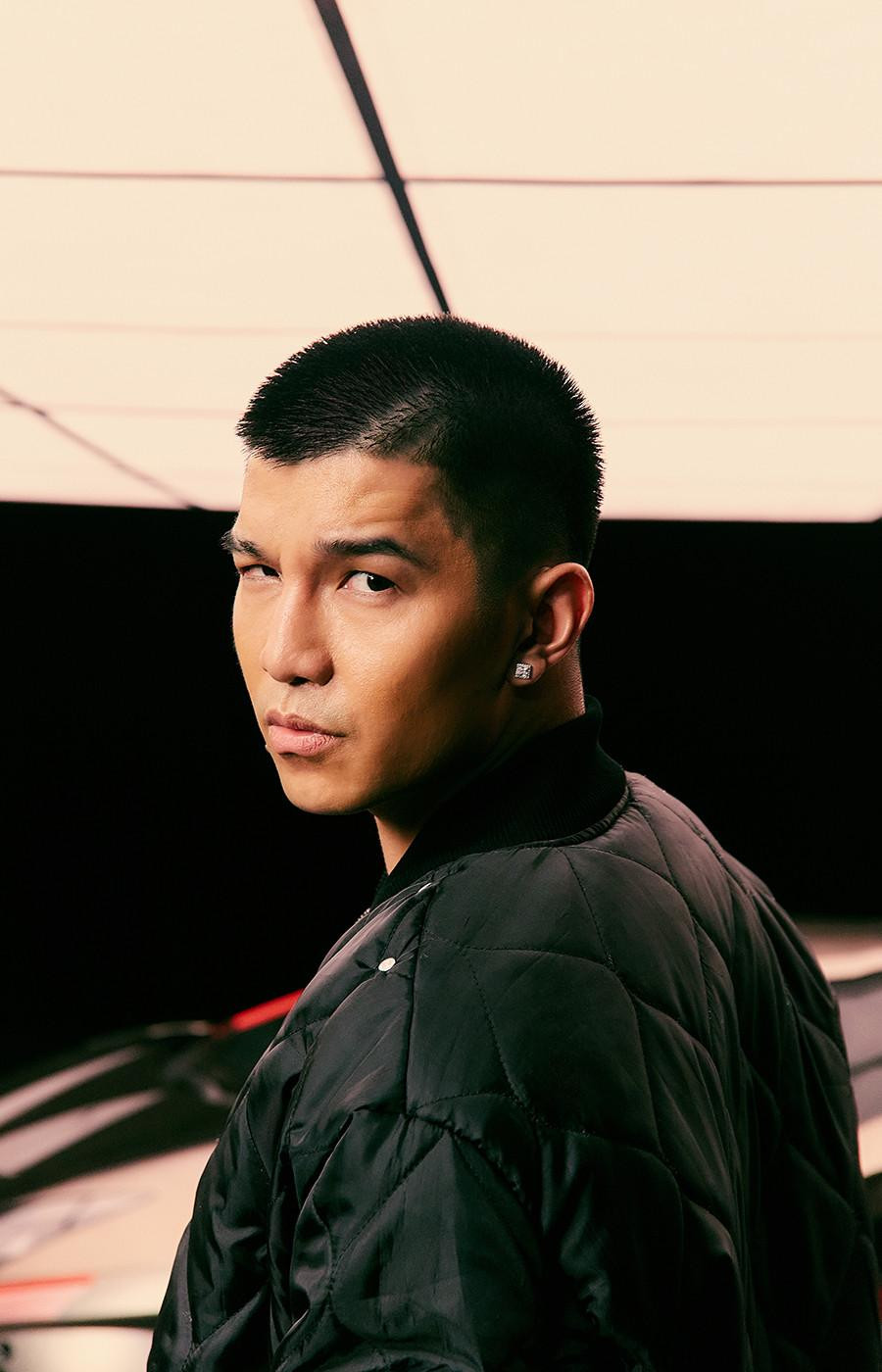 Nam ca sĩ mất ba năm để tìm kiếm ca khúc, làm việc với các nhà sản xuất để tạo nên bản phối. Nam ca sĩ mất ba năm để tìm kiếm ca khúc, làm việc với các nhà sản xuất để tạo nên bản phối.