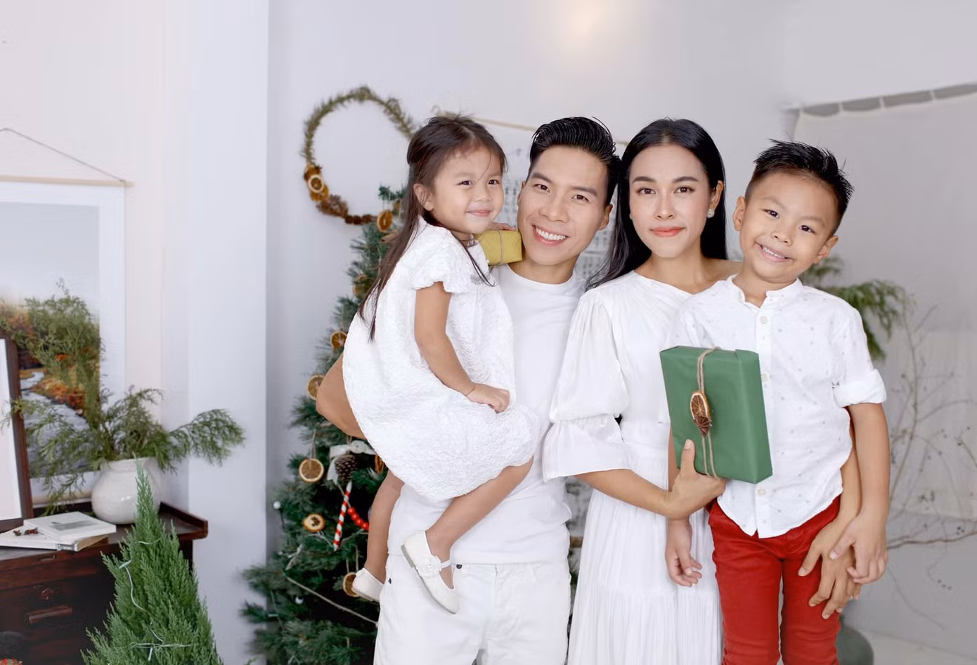 Gia đình 4 người của Ngọc Mai - Quốc Nghiệp chuẩn bị chào đón thành viên thứ 5?