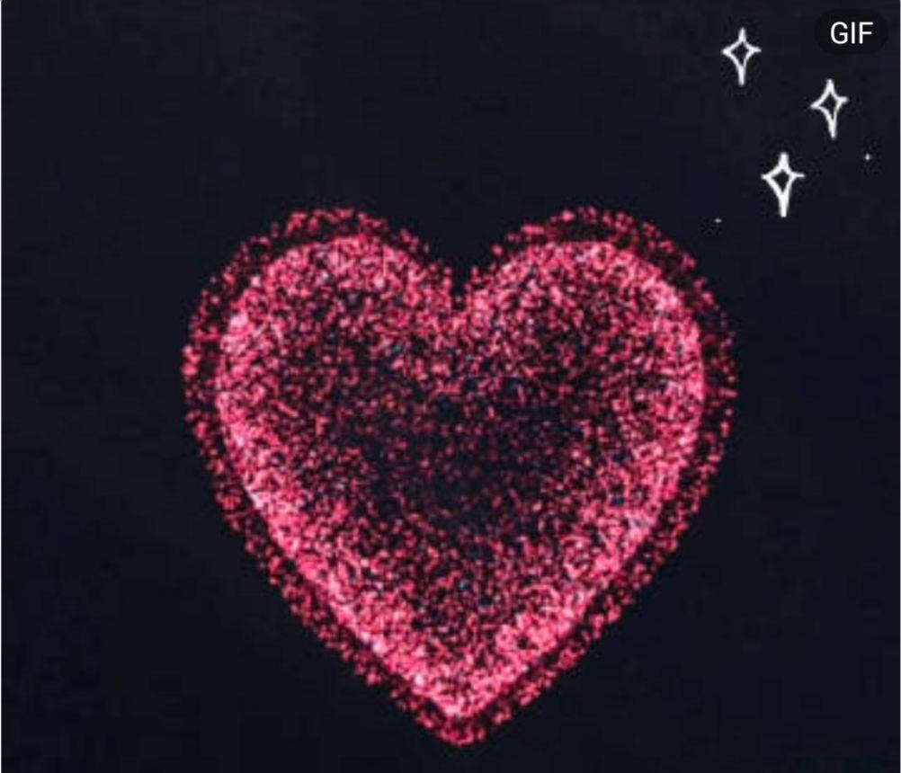 Trái tim &quot;hàng real&quot; được &quot;chính chủ&quot; Trần Phi Vũ chia sẻ trên trang cá nhân.