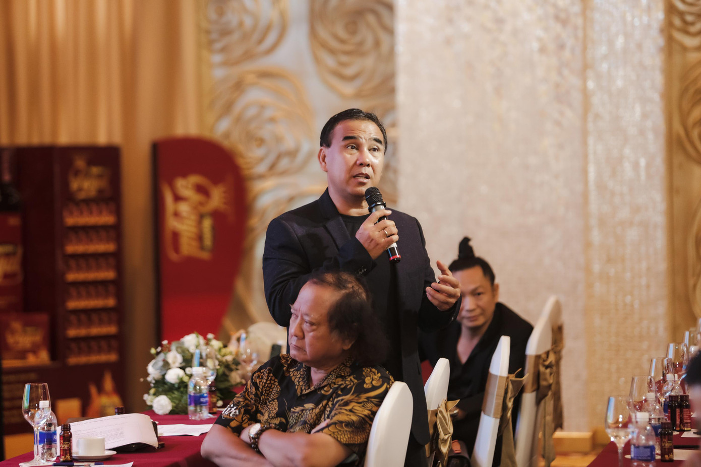 MC Quyền Linh xúc động cho biết đây là chương trình khó khăn nhất anh từng làm.