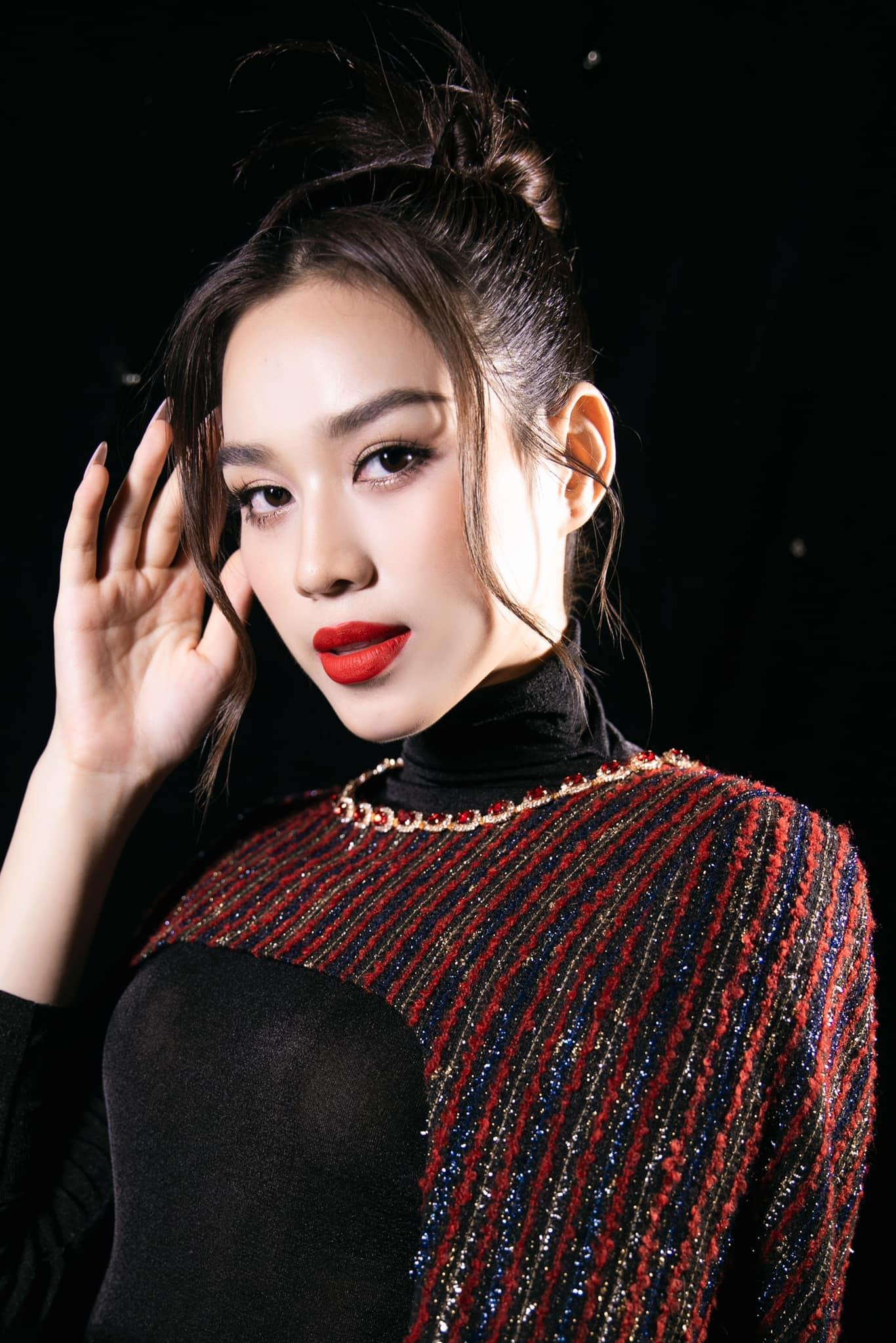 Đỗ Thị Hà đang là sinh viên năm cuối tại trường Đại học Kinh tế Quốc dân. Đỗ Thị Hà đang là sinh viên năm cuối tại trường Đại học Kinh tế Quốc dân.