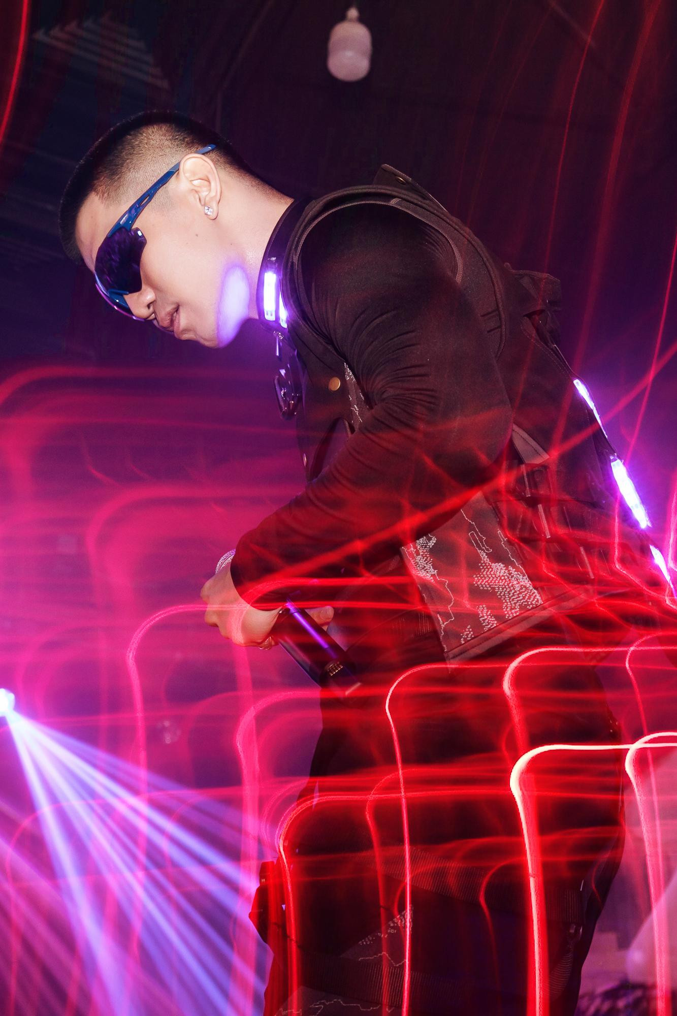 Album của Cường Seven ra mắt cùng thời điểm với Tóc Tiên. Album của Cường Seven ra mắt cùng thời điểm với Tóc Tiên.