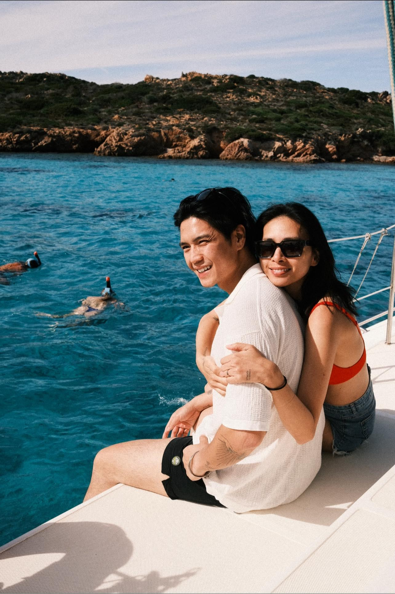 Cặp đôi thường xuyên đi du lịch đến nhiều địa điểm nổi tiếng trên thế giới. Cặp đôi thường xuyên đi du lịch đến nhiều địa điểm nổi tiếng trên thế giới.