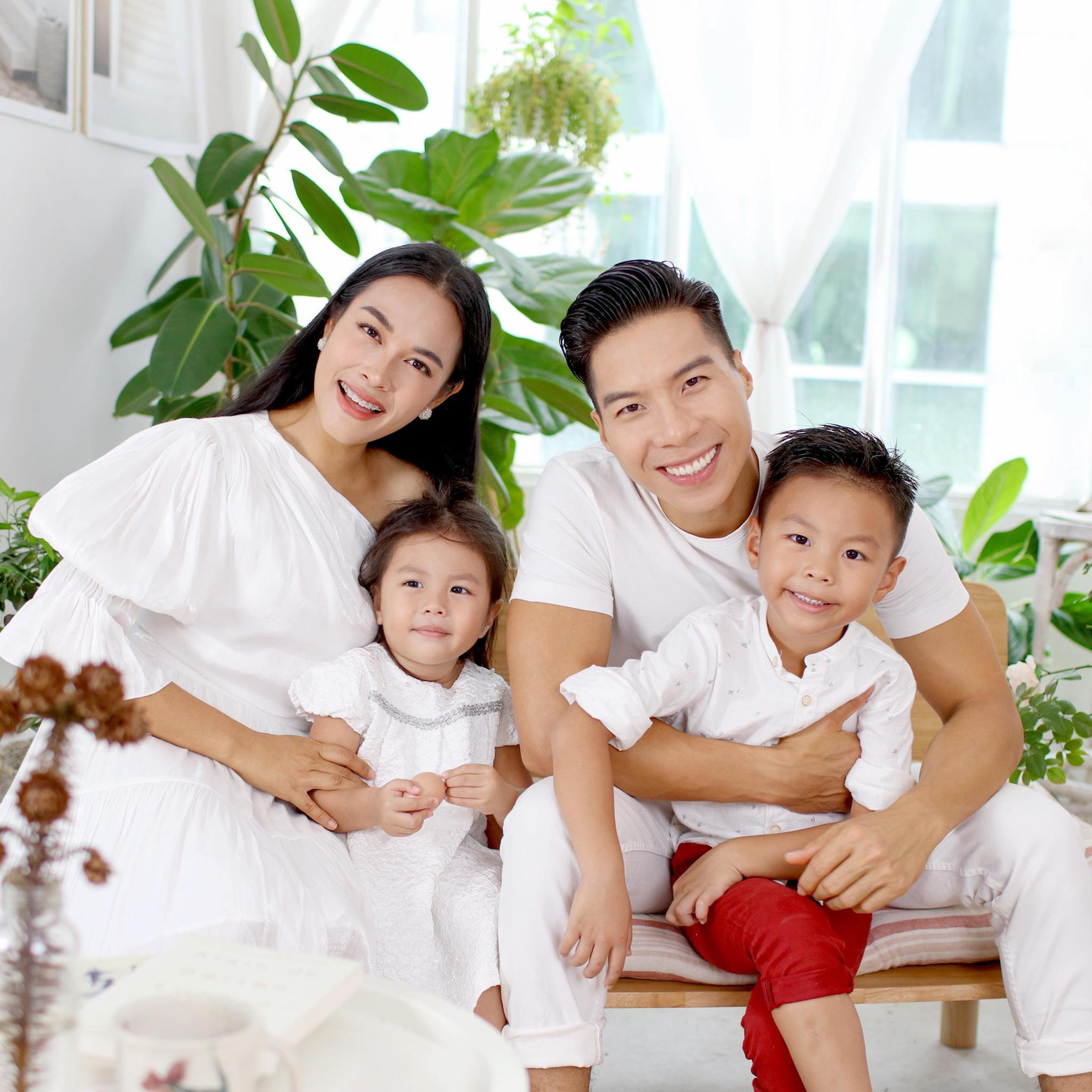 Sau khi lên ngôi Quán quân The Masked Singer 2022, bà xã Quốc Nghiệp sẽ có một bước đệm mới để đột phá bản thân trong sự nghiệp ca hát của mình