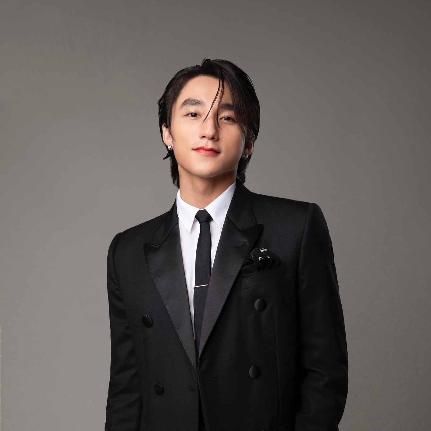 Sự trở lại lần này của Sơn Tùng nhận được kỳ vọng lớn từ người hâm mộ. Sự trở lại lần này của Sơn Tùng nhận được kỳ vọng lớn từ người hâm mộ.