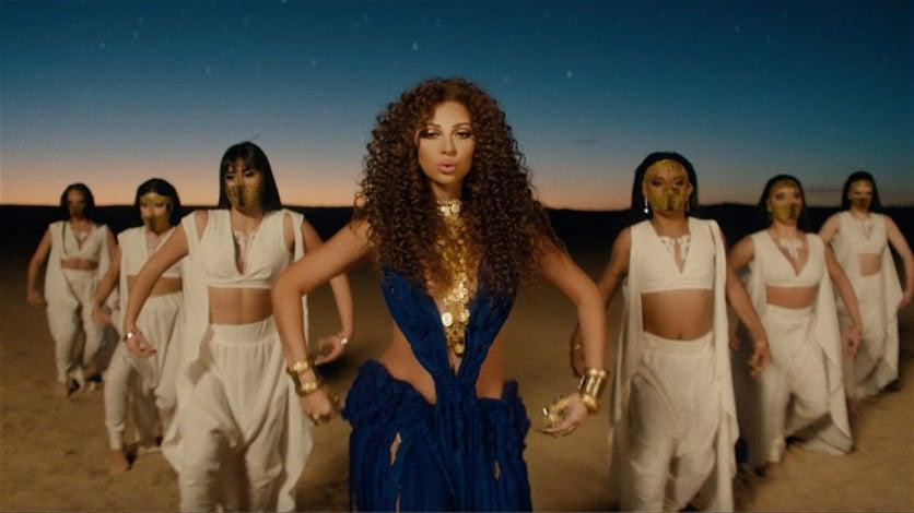 Điệu nhảy lắc hông cùng giai điệu Tukoh Taka gây nghiện. Điệu nhảy lắc hông cùng giai điệu Tukoh Taka gây nghiện.