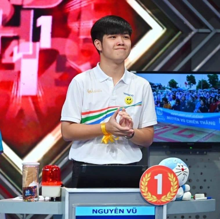 Nguyên Vũ do dự trước cơ hội du học và học đại học trong nước. Ảnh: FBNV