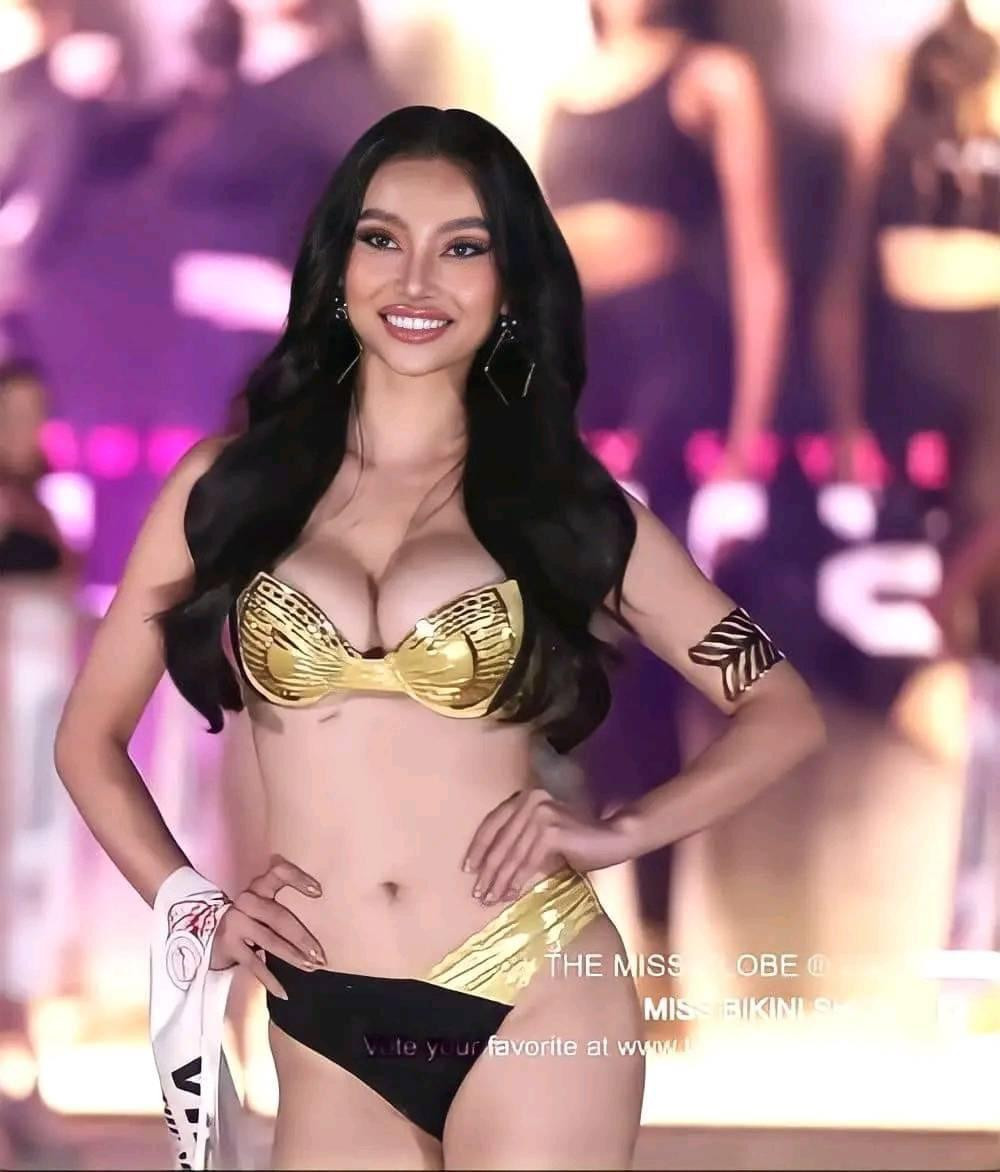 Dù có phần trình diễn ấn tượng, song cô lại khiến nhiều người thất vọng bởi trình độ tiếng Anh.