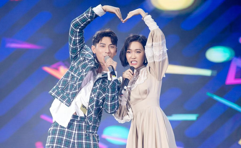 Isaac từng nhiều lần không ngần ngại công khai "thả thính" Diệu Nhi. Isaac từng nhiều lần không ngần ngại công khai "thả thính" Diệu Nhi.