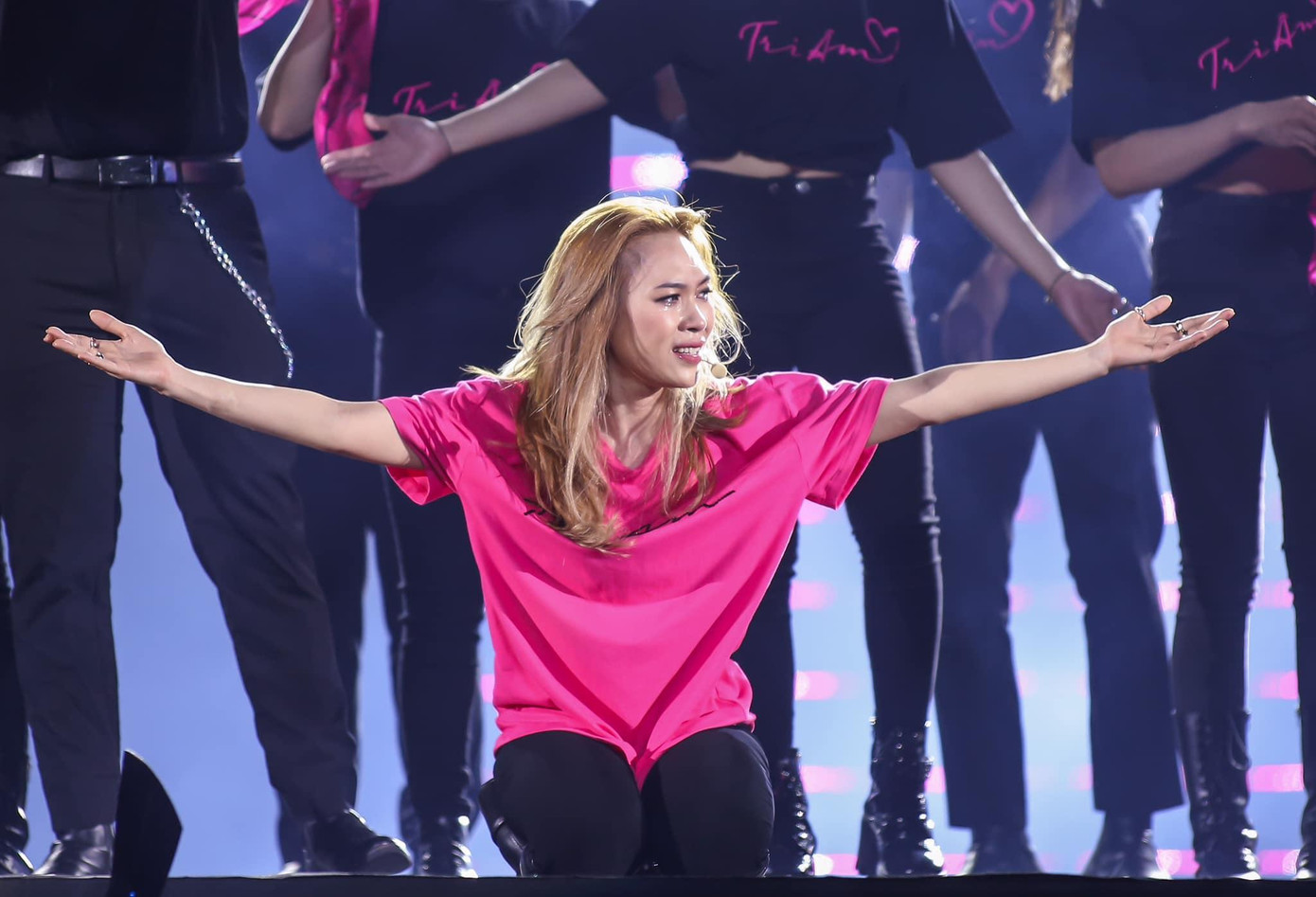 Khoảnh khắc xúc động của Mỹ Tâm trên sân khấu liveshow Tri Âm. Khoảnh khắc xúc động của Mỹ Tâm trên sân khấu liveshow Tri Âm.