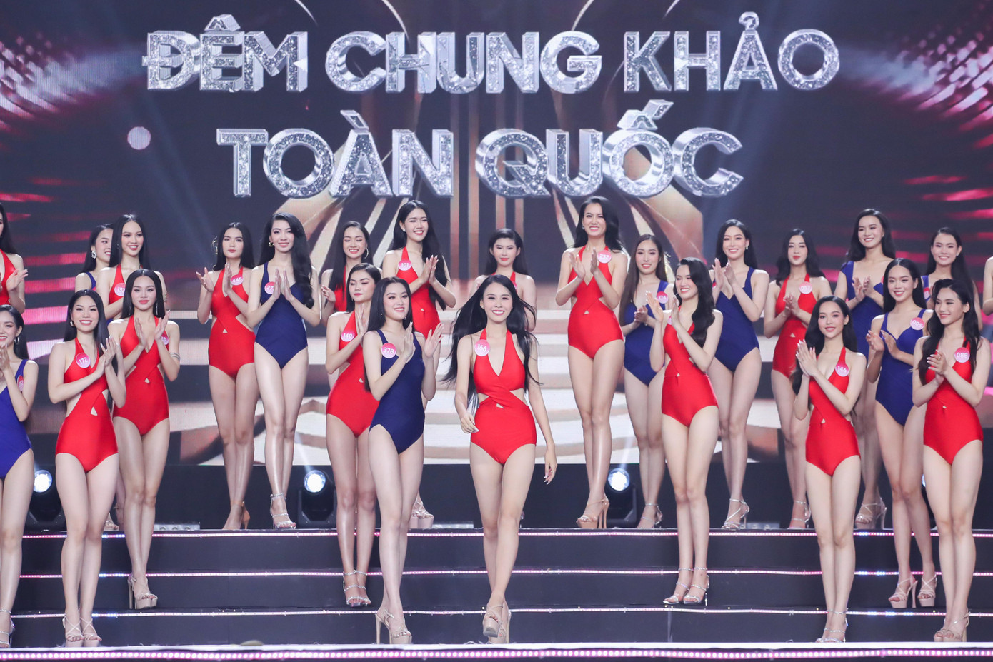 Ngọc Hằng trong giây phút gọi tên vào Top 35 chung cuộc.