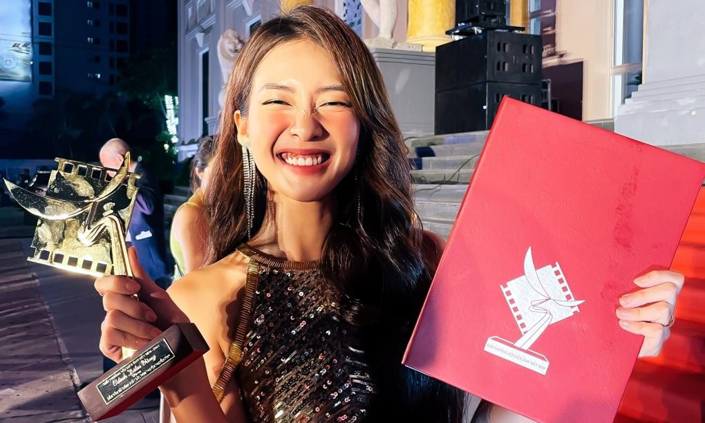 Khả Ngân giành giải Cánh Diều Vàng ở hạng mục "Nữ diễn viên phim truyền hình xuất sắc”.