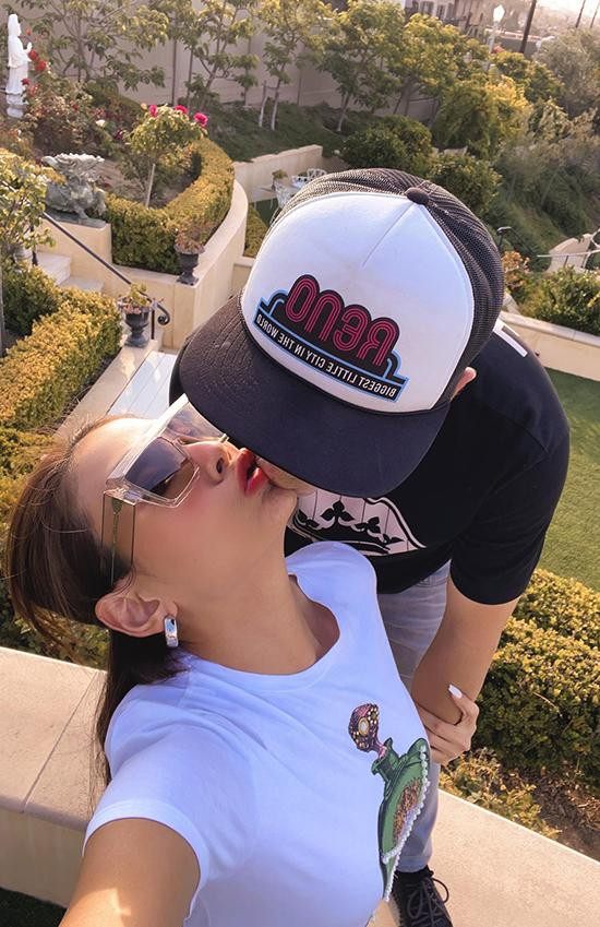 Dù công khai có người yêu nhưng danh tính của anh vẫn được Võ Hoàng Yến giấu kín.