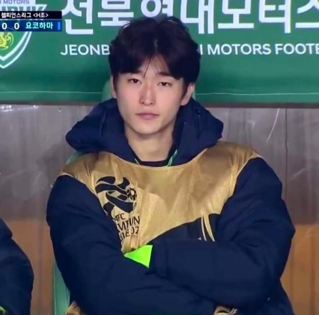 Là hình mẫu của nhiều phái nữ, nam thần nhận được nhiều sự yêu thương từ fan hâm mộ.