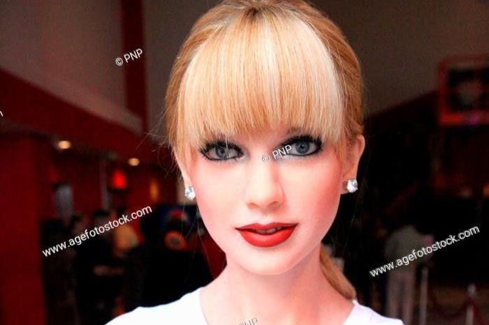 Gây ám ảnh nhất với người hâm mộ vẫn là tượng sáp Taylor tại New York. Gây ám ảnh nhất với người hâm mộ vẫn là tượng sáp Taylor tại New York.