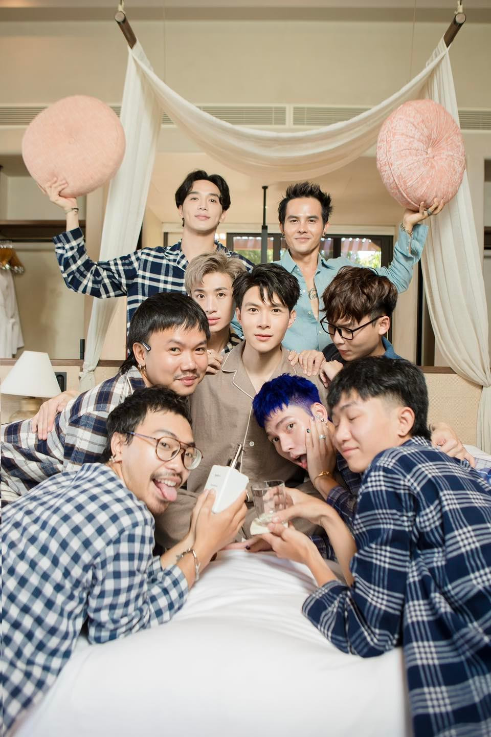 Buổi tiệc độc thân của Anh Tú khiến khán giả thích thú.