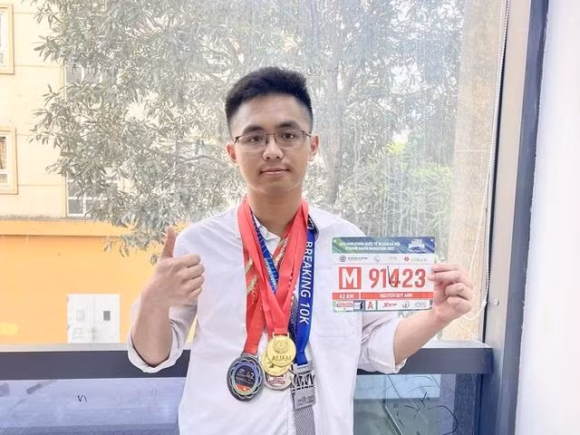 Quý Anh là gương mặt ít tuổi nhất trong 7 người đạt 9.0 IELTS tại Việt Nam. Ảnh: FBNV. Quý Anh là gương mặt ít tuổi nhất trong 7 người đạt 9.0 IELTS tại Việt Nam. Ảnh: FBNV.