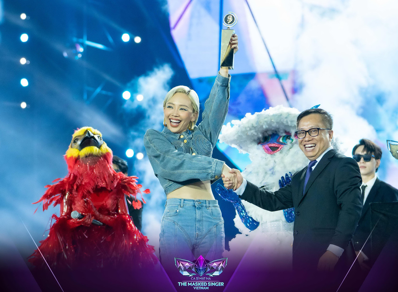 Tóc Tiên có 7 lần dự đoán chính xác nghệ sĩ lộ diện để nhận giải cúp Tai Vàng.