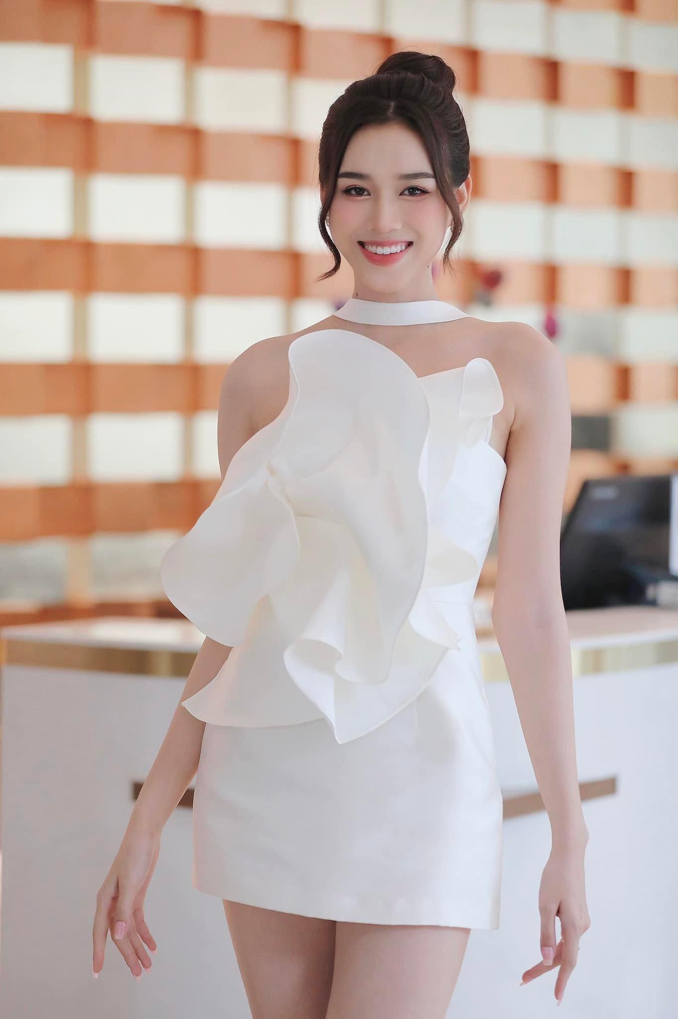 Nhan sắc rạng rỡ của Hoa hậu Việt Nam 2020 Đỗ Thị Hà sau 2 năm đăng quang. Nhan sắc rạng rỡ của Hoa hậu Việt Nam 2020 Đỗ Thị Hà sau 2 năm đăng quang.