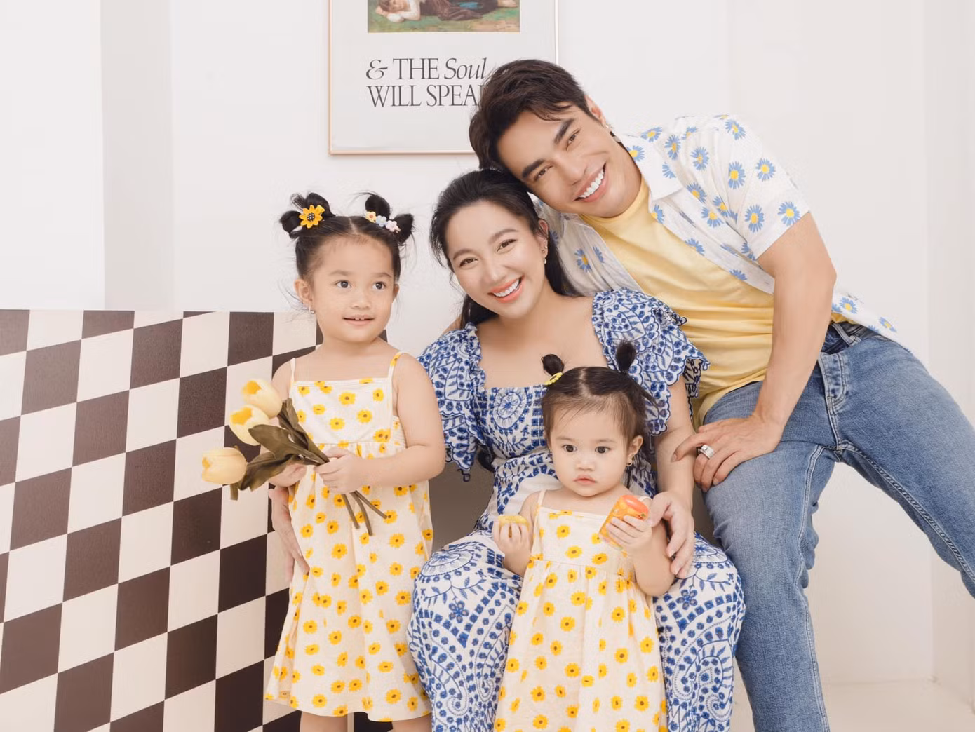 Khoảnh khắc hạnh phúc của cả gia đình nhận được sự yêu mến từ khán giả.