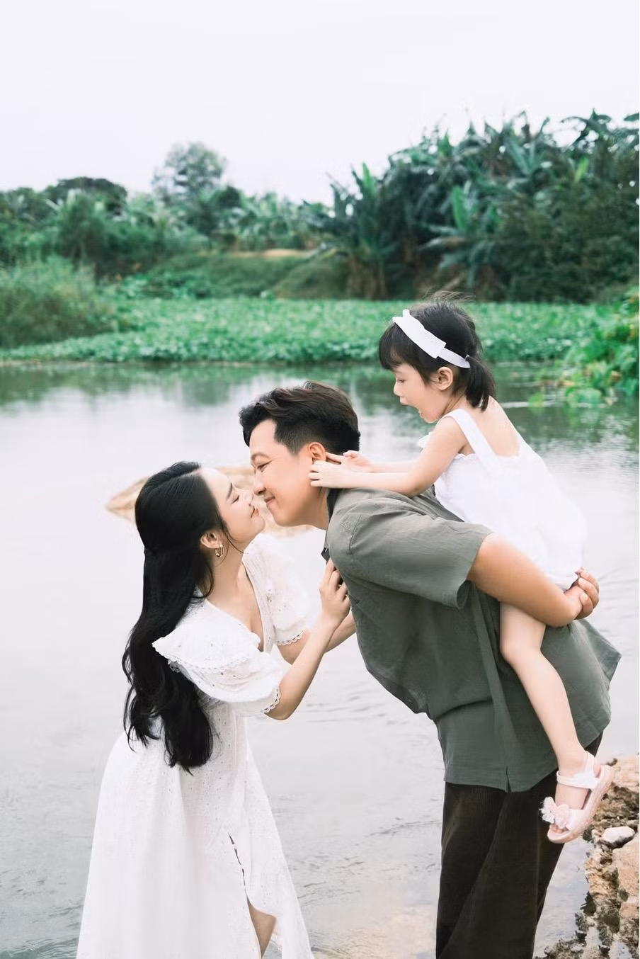 Ngày bé Destiny chào đời, Trường Giang đã không thể ở bên cạnh vợ vì lịch bay bị trễ.