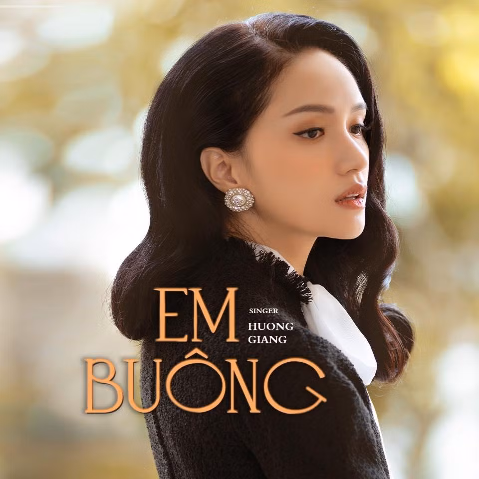 Sau khi "comeback" chưa lâu, cả MV và kênh YouTube của Hoa hậu Hương Giang biến mất không dấu vết.