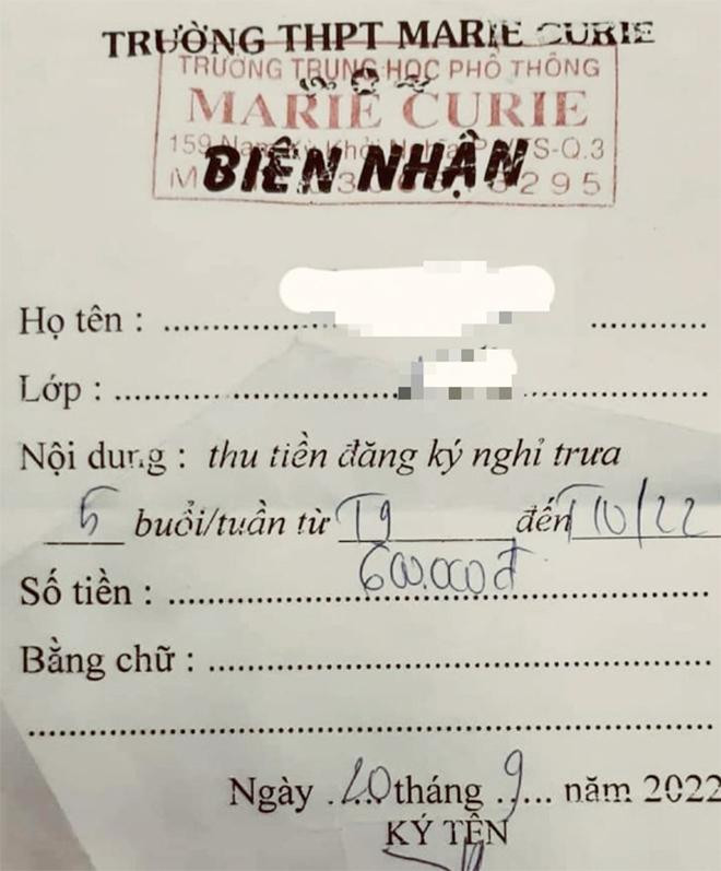 Chiếc biên lai thu tiền hiện đang được lan truyền gây xôn xao. Ảnh: Internet Chiếc biên lai thu tiền hiện đang được lan truyền gây xôn xao. Ảnh: Internet