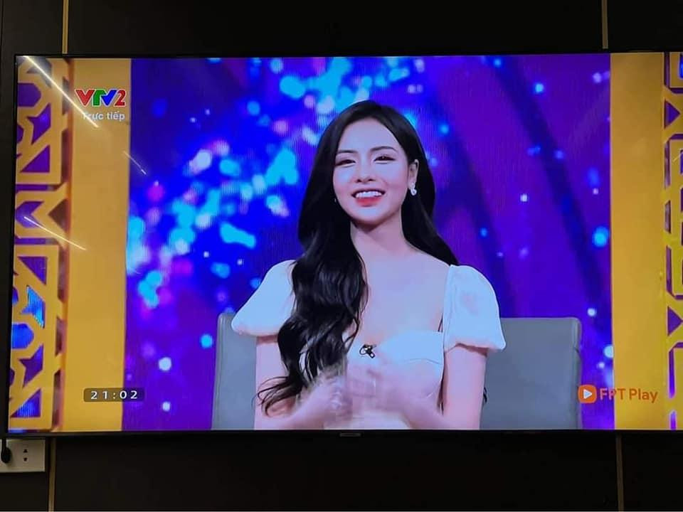 Người đẹp chia sẻ lần đầu được lên sóng nên ngôn từ lộn xộn dẫn đến nói nhầm. Nguồn: FBNV Người đẹp chia sẻ lần đầu được lên sóng nên ngôn từ lộn xộn dẫn đến nói nhầm. Nguồn: FBNV