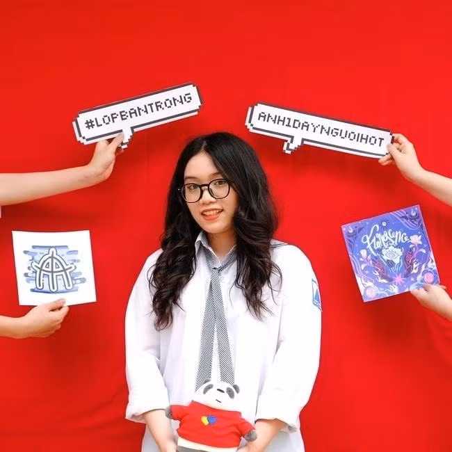 Anh Thư chinh phục học bổng của nhiều quốc gia, trường ĐH trong nước. Ảnh: FBNV Anh Thư chinh phục học bổng của nhiều quốc gia, trường ĐH trong nước. Ảnh: FBNV