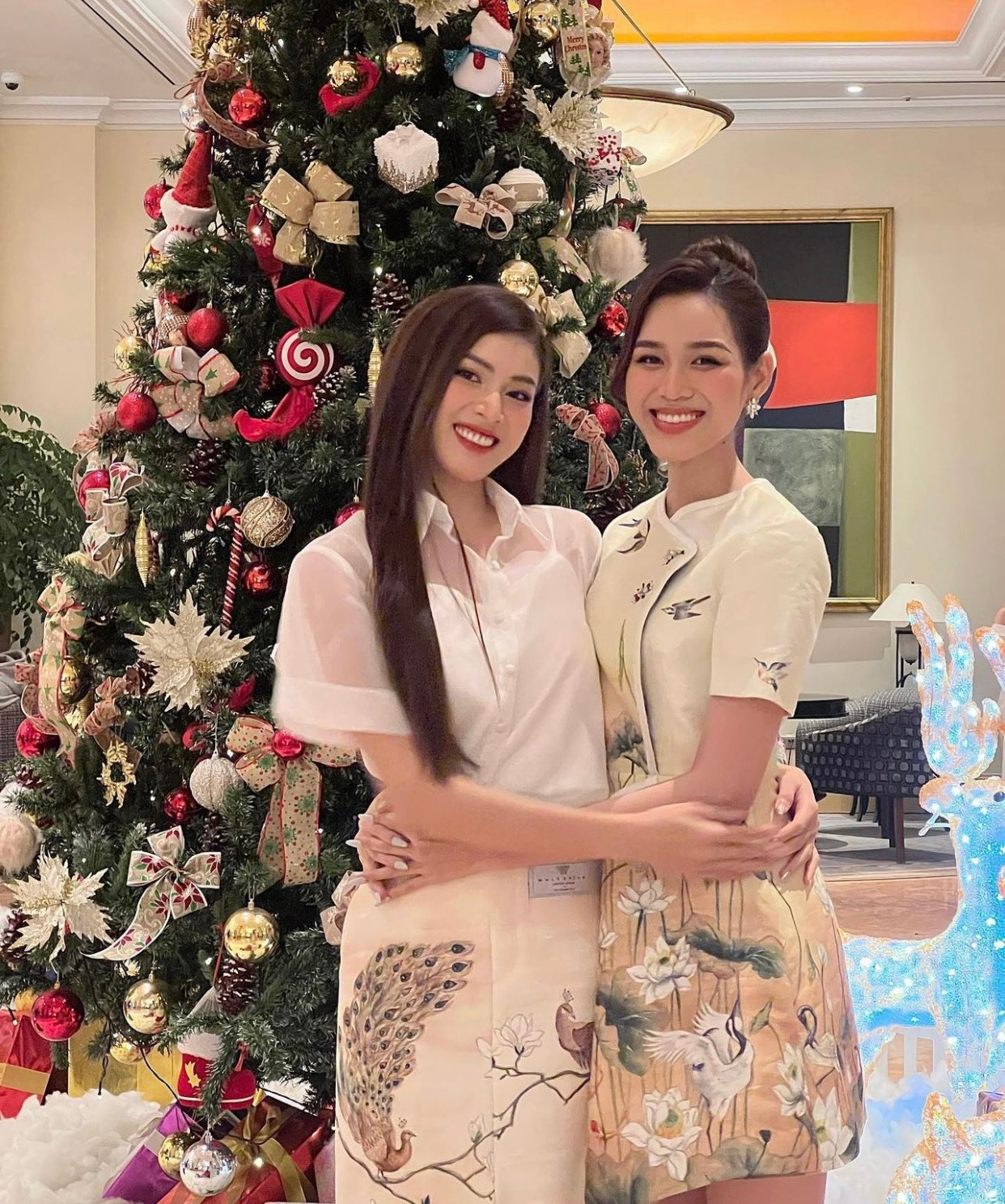 Á hậu Ngọc Thảo và Hoa hậu Đỗ Thị Hà.